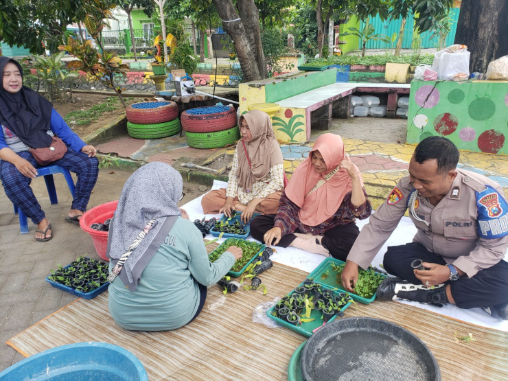 Polsek Prambon Dukung Ketahanan Pangan Turut Kontrol Lahan Ketela